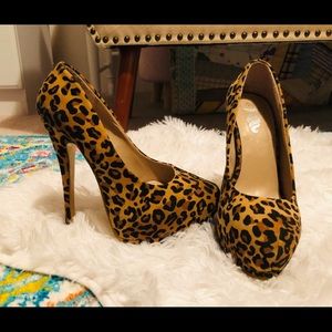 Leopard pumps